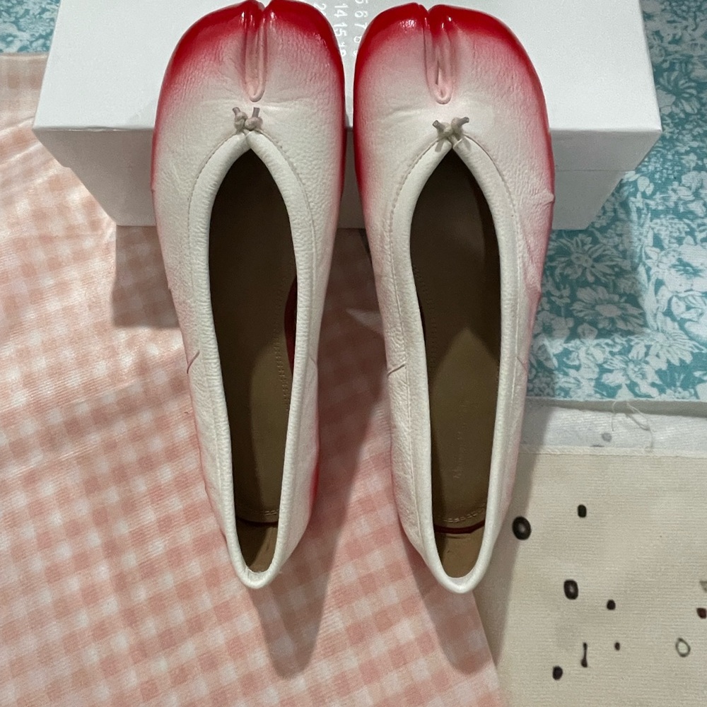 Maison Martin Margiela White-to-Pink Dip Tabi Ballet Flats - Picture 8 of 11